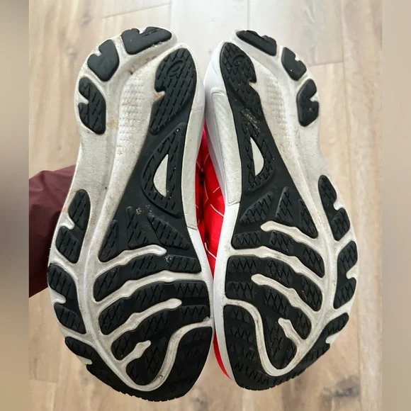 ASICS Kayano 30 - Picture 2 of 3